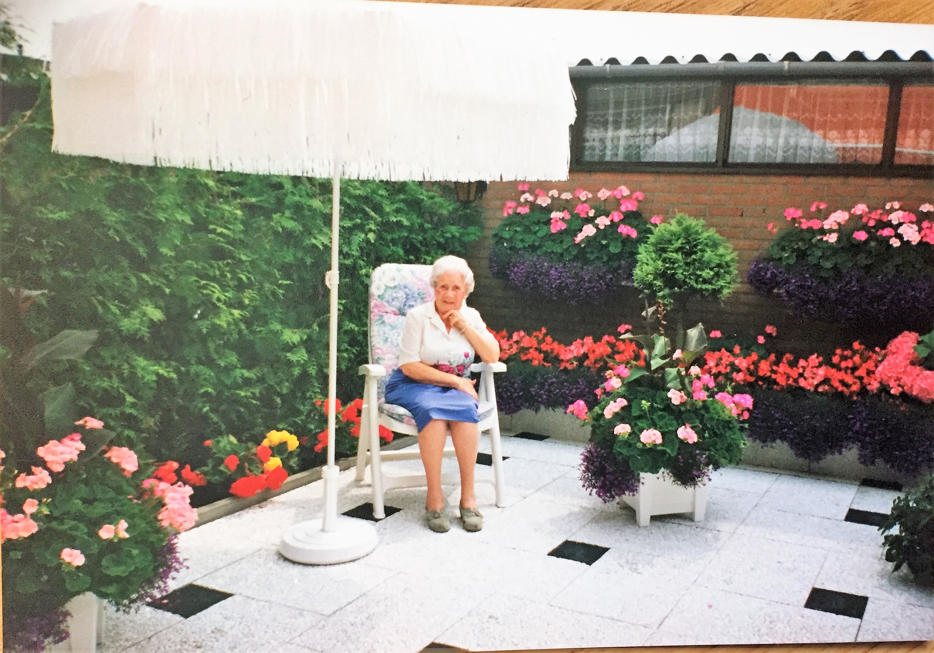 Neeltje in the garden of her daughter Jacoba